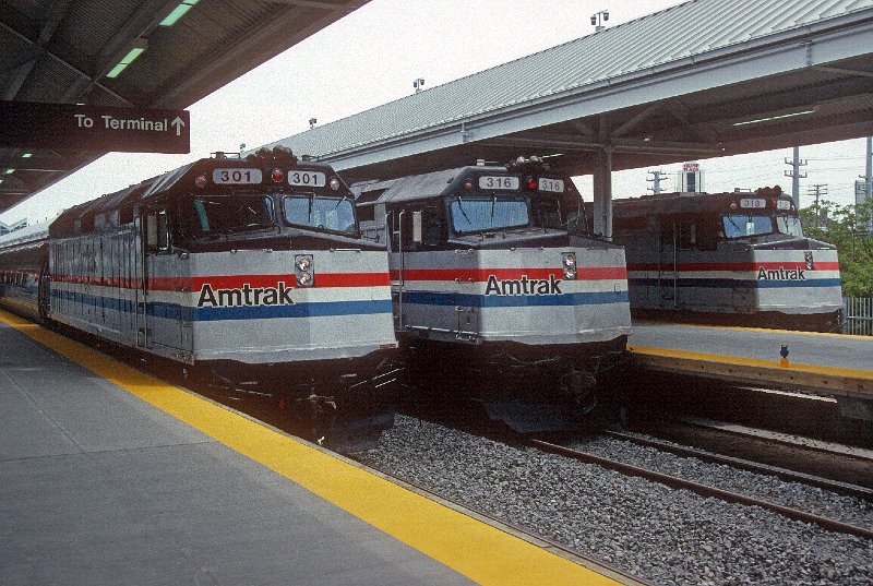 19890313-amtk.jpg - May 22, 1989: From left to right we see the Washington Inaugural, New York City Inaugural and display train.