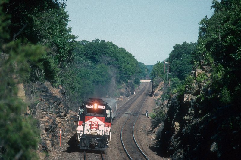 19930871-sle.jpg - Shore Line East train 3679 westbound at Branford, CT. June 25, 1993