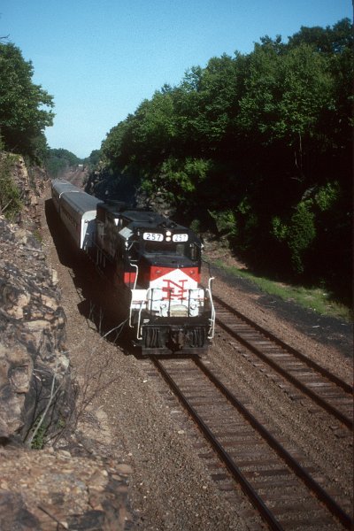 19930872-sle.jpg - Shore Line East train 3679 westbound at Branford, CT. June 25, 1993