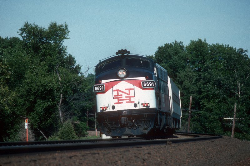 19930874-sle.jpg - Shore Line East train 3683 westbound near MP 85.8 in Guilford, CT. June 25, 1993