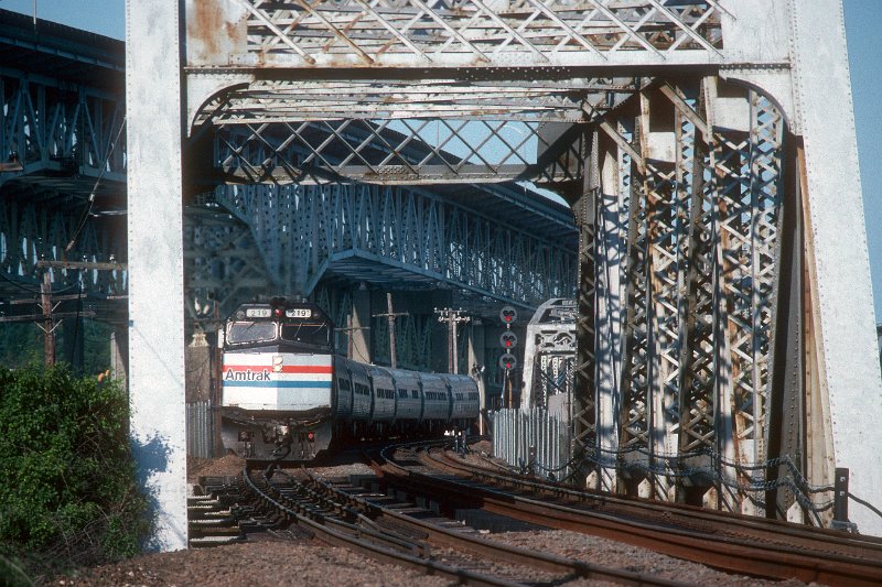 19930889-amtk.jpg - Amtrak train 177 crossing the Central Vermont in New London, CT. July 5, 1993