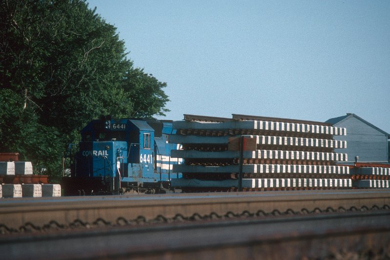 19930896-amtk.jpg - Leased Conrail SD40-2 used on tie trains by Amtrak in Fort Yard, New London, CT. July 5, 1993