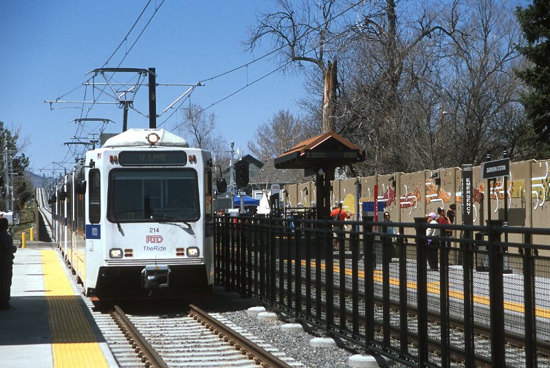 20130221-rtd.jpg - An inbound (eastbound) train enters the Garrision Station.  The bridge over Kipling Street is visible in the background. (4/27/13)